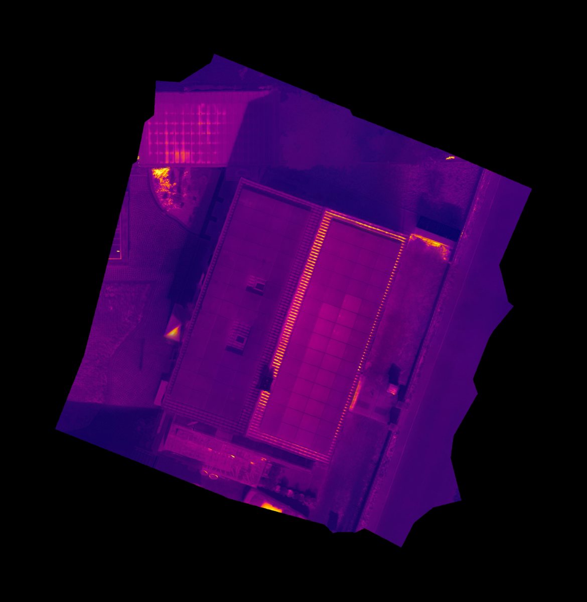 Thermografisches Orthofoto derselben Dachanlage, radiometrisch ausgewertet